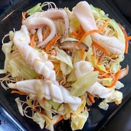 ผัดหมี่ซั่วปลาหมึก