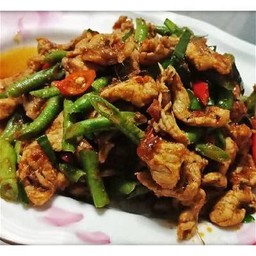 ผัดพริกแกงหมู กับข้าว