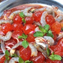 ยำไข่แดงเค็มกุ้งสด