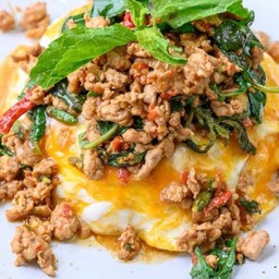 ข้าวไข่ข้นกะเพราหมูสับ
