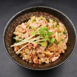 ข้าวผัดแซลมอน