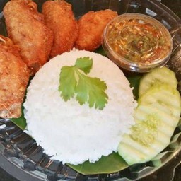 ข้าวปีกไก่ทอดน้ำปลา