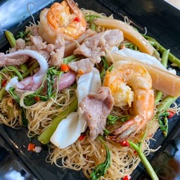 หมี่ผัดกระเฉดรวมมิตร