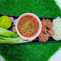 (ชุดเล็ก) ไซส์ S หมูทอดข้าวเหนียว((น้ำจิ้มแจ่ว))พร้อมผัก