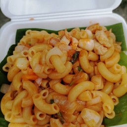 Stir-fried macaroni with sauce