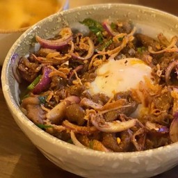 ข้าวหน้าเนื้อน้ำตก (หน้าร้าน 99 บาท)