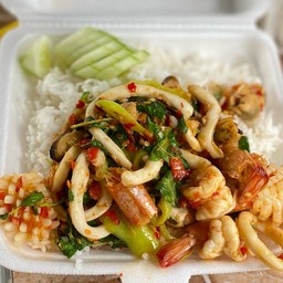 เปาะเปี๊ย ลูกชิ้น ไก่ทอด บ้านน้องอันดา ลพบุรี