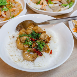 ข้าวกะเพราเกี้ยวปลา