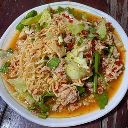 ยำมาม่าหมูสับ