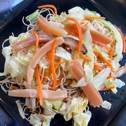 ผัดหมี่ซั่วปลาหมึกกรอบ