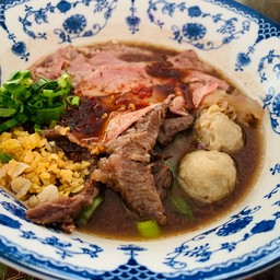 ก๋วยเตี๋ยวเรือเนื้อรวมริบอาย