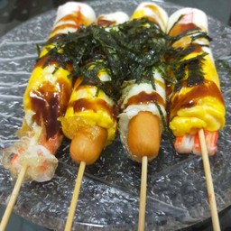 ไข่ม้วนลูกชิ้นปิ้งตอนดึก