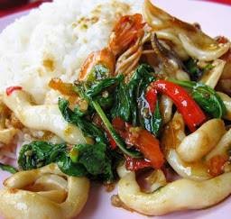 กระเพราปลาหมึก