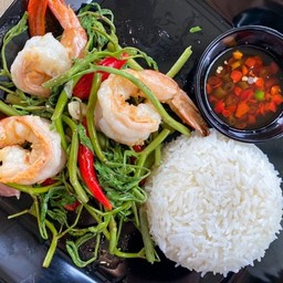 ข้าวราดกระเฉดไฟแดงกุ้ง