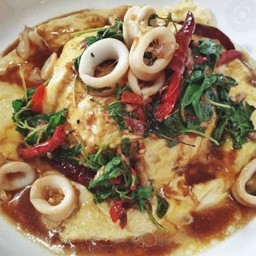 ข้าวไข่ข้นกะเพราปลาหมึก