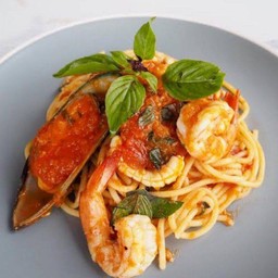 สปาเก็ตตี้ ซอสมะเขือเทศ กุ้งหมึก