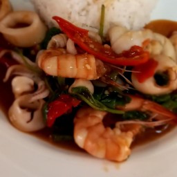 กะเพราทะเลราดข้าว