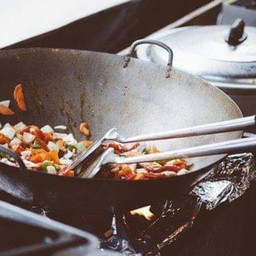 อาหารตามสั่ง ขวัญใจ Lineman