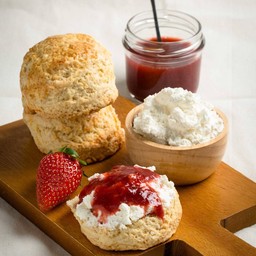 scone+homemade strawberry jam
