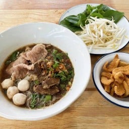 ชอบชิ้นลูกชิ้นหมูปั้นสด นวมินทร์73