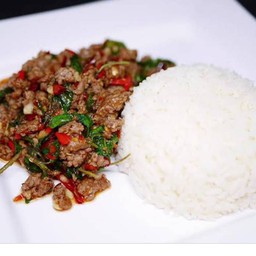 ผัดกระเพราเนื้อราดข้าว
