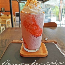 Strawberry Yogurt Cheesecake