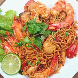 มาม่าผัดต้มยำกุ้ง