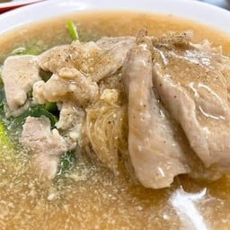 เส้นหมี่ราดหน้าหมู