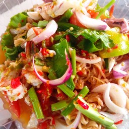 ยำมาม่าหมูสับ