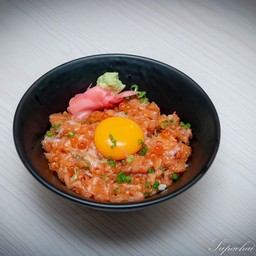 ข้าวหน้าแซลมอนสับ