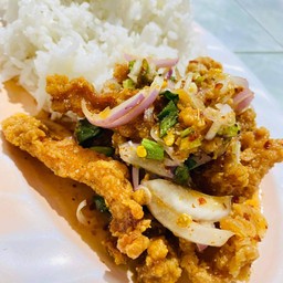 ข้าวยำหนังไก่กรอบ