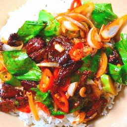 คะน้าเนื้อแดงราดข้าว