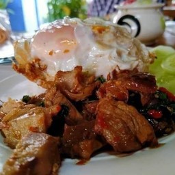 ข้าวกระเพราขาหมู