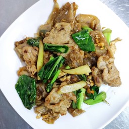 เส้นใหญ่ผัดซีอิ๊ว
