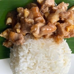 ข้าวราดเนื้อกระเทียม