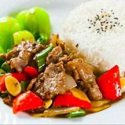 ผัดพริกเนื้อราดข้าว