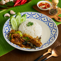 ข้าวราดคั่วกระดูกหมูพริกไทยอ่อน
