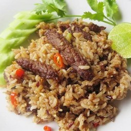 ข้าวผัดเนื้อ