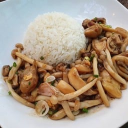 เห็ดสามอย่างน้ำมันหอยราดข้าว