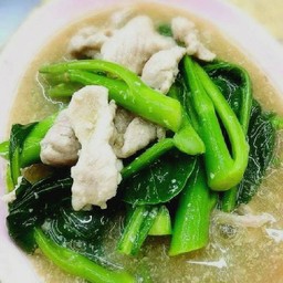 ราดหน้าไก่/เส้นใหญ่