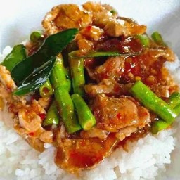 พริกแกงเนื้อราดข้าว