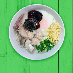 โจ๊กหมูใส่เครื่องใน2ไข่(ไข่ลวก+ไข่เยี่ยวม้า)