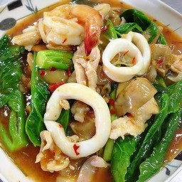 ราดหน้ารวมมิตร/เส้นใหญ่