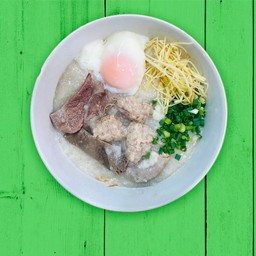 โจ๊กใส่ไข่ ใส่เครื่องใน (หมู ตับ ไส้ กระเพาะ)