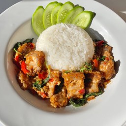 หมูกรอบ กระเพรา