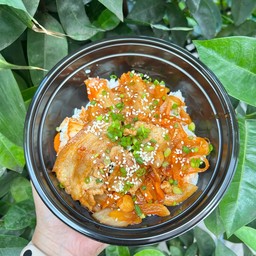 ข้าวหน้าสามชั้นผัดกิมจิ