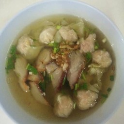 เกี้ยวน้ำหมูแดง
