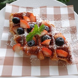 Strawberry&Blueberry Croffle