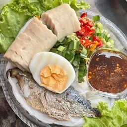 ยำ ปลา 2 น้ำ สาขา2 โครงการวโรรส 10