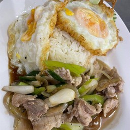 ข้าวราดผัดพริกหยวก